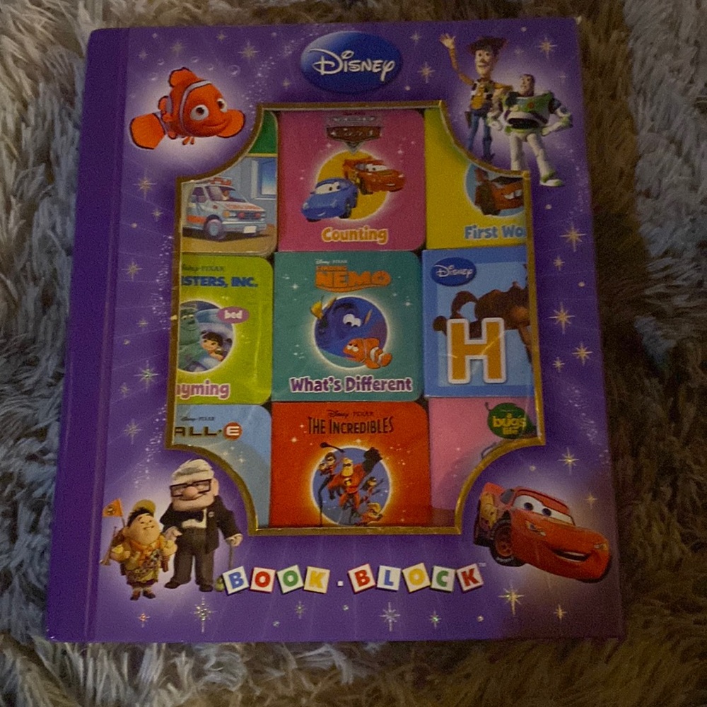 Disney book block includes 9 books